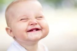 The image shows a child smiling to indicate that when being given an injection, smiling can reduce the pain.